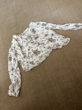 SO White Floral Button-Front Long Sleeve Blouse